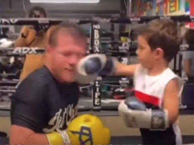 Hijo de ‘Canelo’ le da golpiza a su padre en entrenamiento