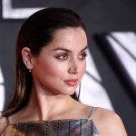 Brad Pitt sale en defensa de Ana de Armas