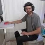 ¡Por si la ca…! Youtuber instala PC gamer en taza del baño para jugar videojuegos