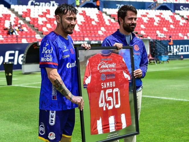 ¡Igual que a Dani Alves! San Luis homenajea a Rubens Sambueza