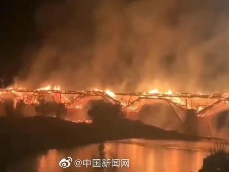Incendio destruye el ‘Puente de la Paz Universal’, de 900 años, en China