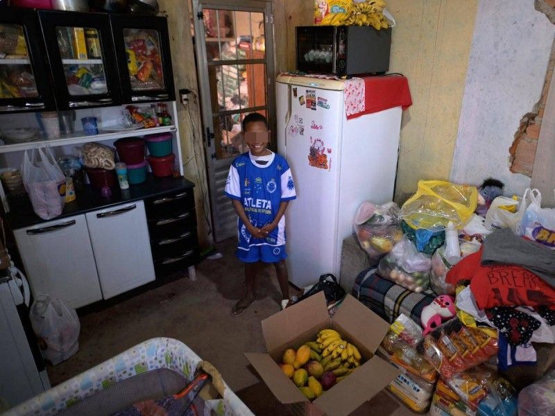 «No hay nada para comer en mi casa»; Niño llama a la policía por hambre