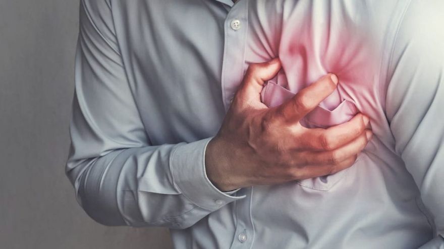 Cardiólogos advierten que clima extremo, tabaco y no dormir dañan el corazón