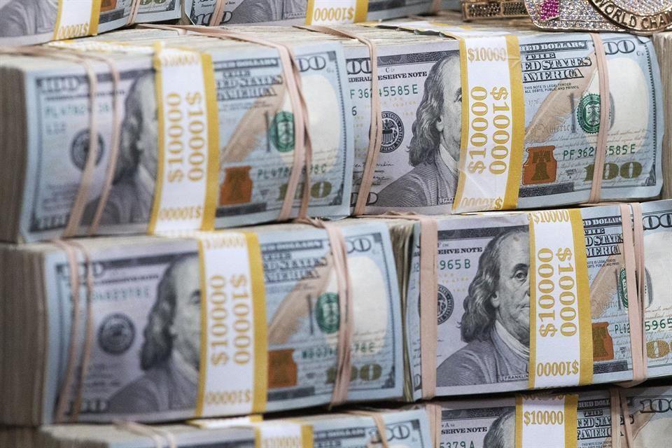 Repunta dólar a $21.04 ante fricciones EU-China