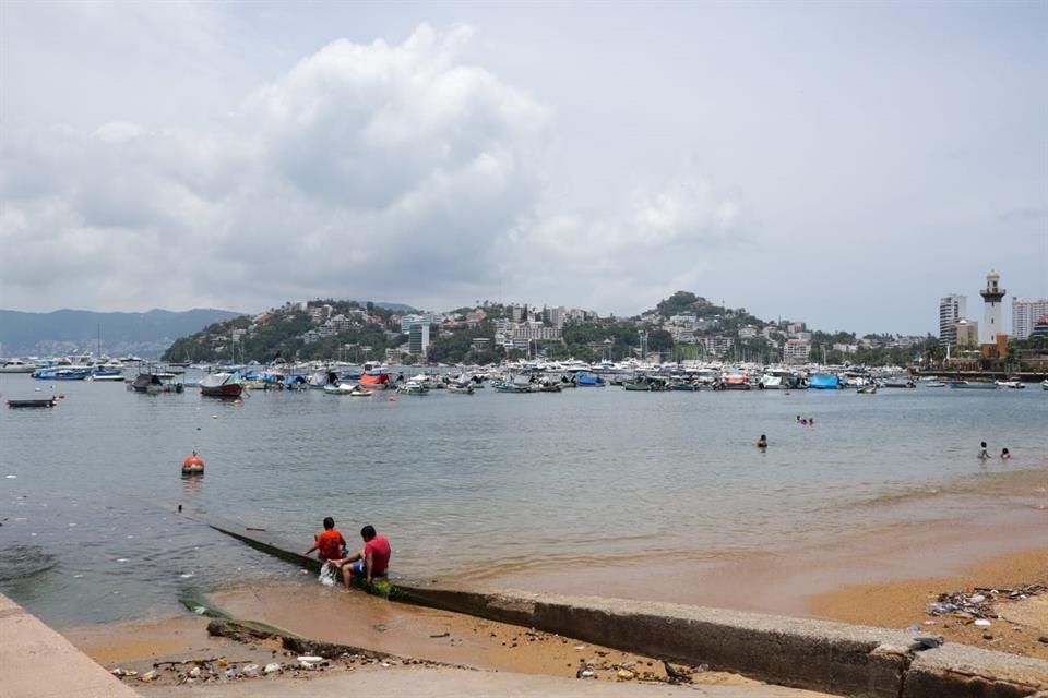Tres playas de Acapulco no son aptas para uso recreativo