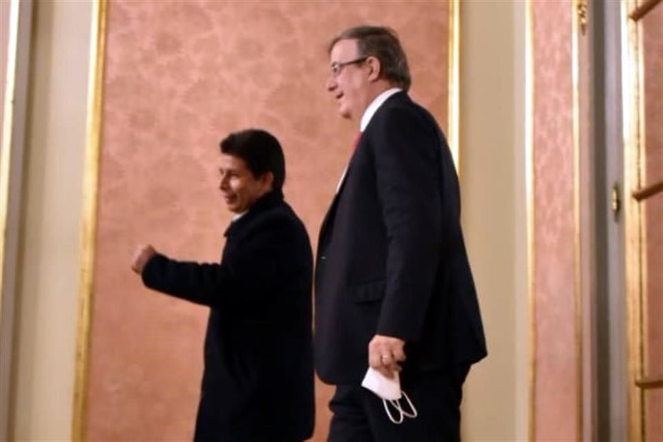 Se reúne Ebrard con presidente de Perú