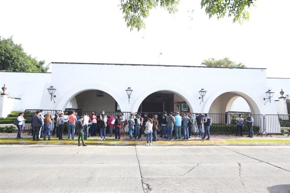Se manifiestan en Casa Jalisco por fraudes de empresa AJP