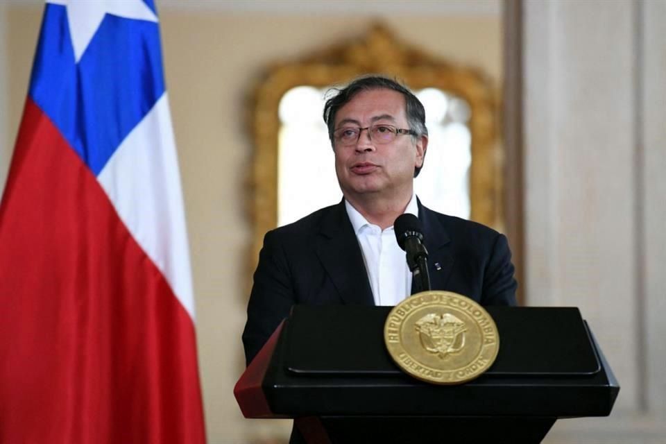 Presenta Petro reforma para aumentar impuestos a ricos
