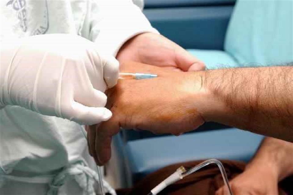 Castiga 4T recursos para atender cáncer, sida…