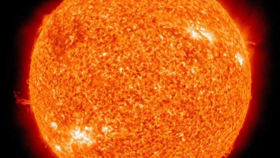 Potencial tormenta solar podría conducirse a la Tierra, indican expertos