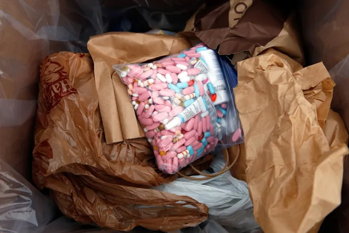 ¿Cómo desechar medicamentos vencidos?