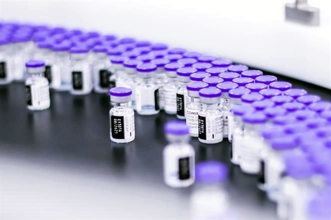 Dará Covax 10 millones de vacunas tras amago de demanda