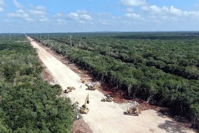 Meten acelerador a Tren Maya; AMLO niega presión a jueces