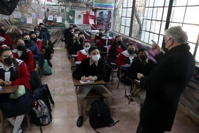 Regresan a clases sin tener nuevo plan de estudios