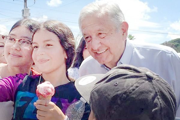 Mejor heredar pobreza que deshonra: AMLO
