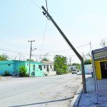 Parte poste en dos y huye de los hechos