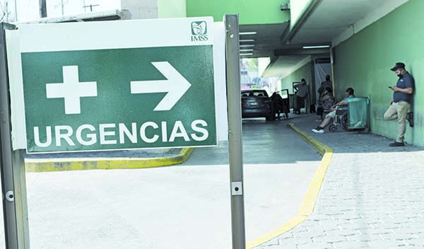 Fallan elevadores en IMSS y generan caos