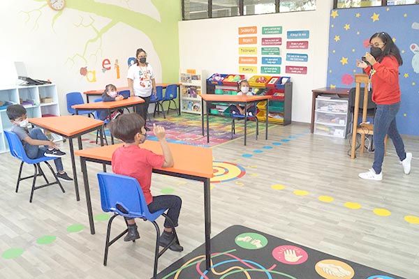 Regresan a clases sin tener nuevo plan
