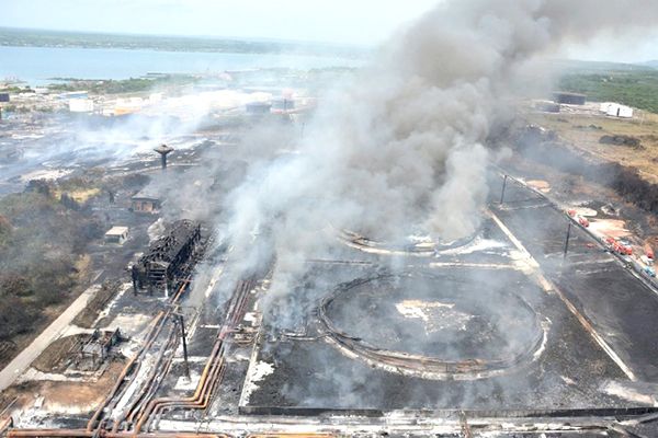 Muere otro bomberopor incendio de tanques petroleros en Matanzas