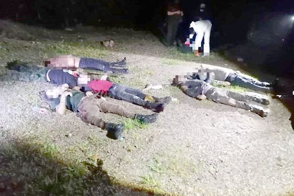 Abandonan seis cuerpos en carretera de Quechultenango