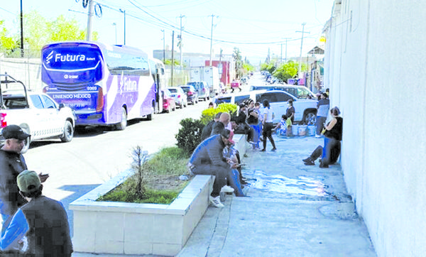 Encuentran droga en camión de pasajeros