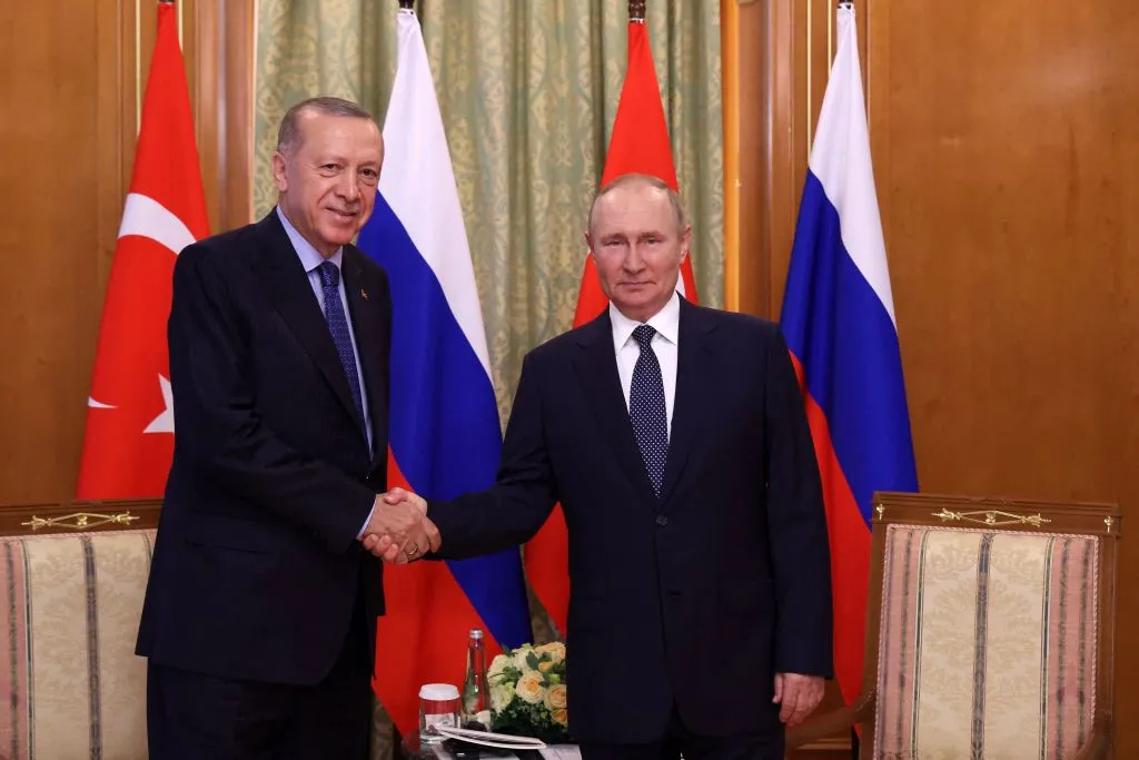 Putin elogia a Erdogan por su papel en la firma del acuerdo para desbloquear las exportaciones de grano de Ucrania