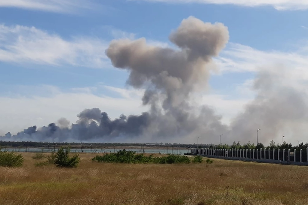 Una persona muerta tras las explosiones en la zona de la base aérea rusa en Crimea