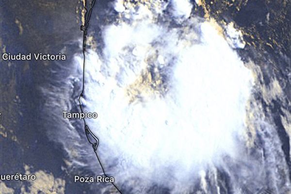 Ciclón tropical ‘Cuatro’ toca tierra en costas de Tamaulipas