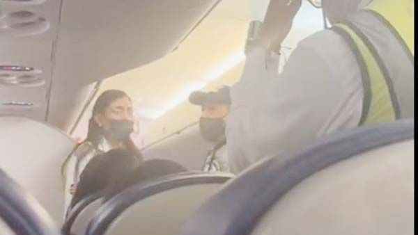 Bajan a familia indígena de vuelo de Aeroméxico