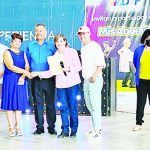 PARTICIPAN ABUELITOS EN CONCURSO DE BAILE