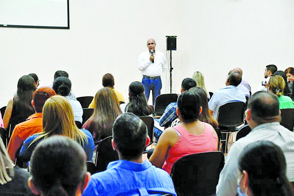 Capacita ICAI a funcionarios