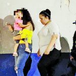 Pide ver a bebé y recibe golpiza