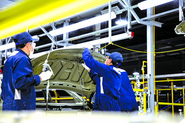 Abrirá GM mil 500 empleos; producirán autos eléctricos