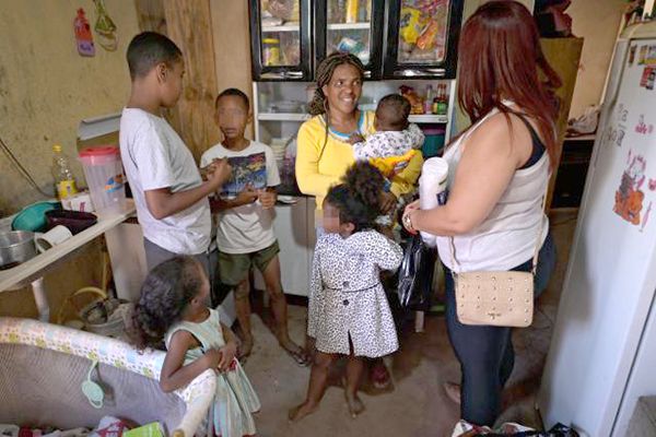 «No hay nada para comer en mi casa»; Niño llama a la policía por hambre