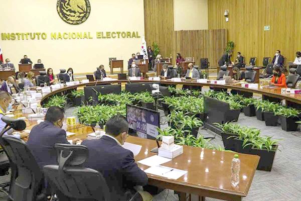 INE perfila 6 mmdp para el financiamiento de partidos