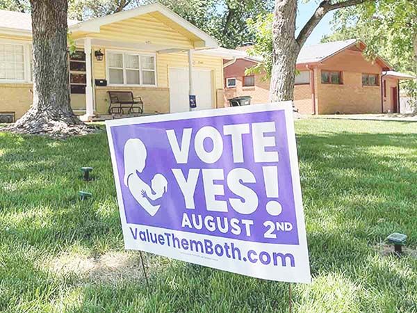 Kansas mantiene derecho al aborto; estado organiza consulta popular