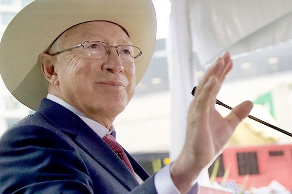 Ken Salazar urge a garantizar democracia sin miedo