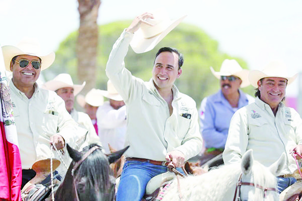 Participa Manolo en cabalgata de Ciénegas
