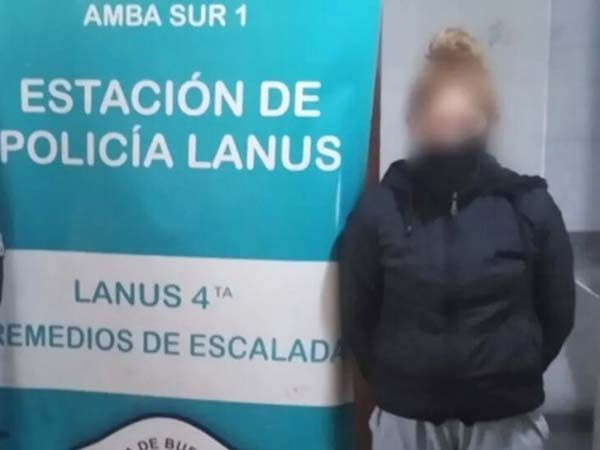 Madre golpea a maestra en Argentina por decirle burra a su hija