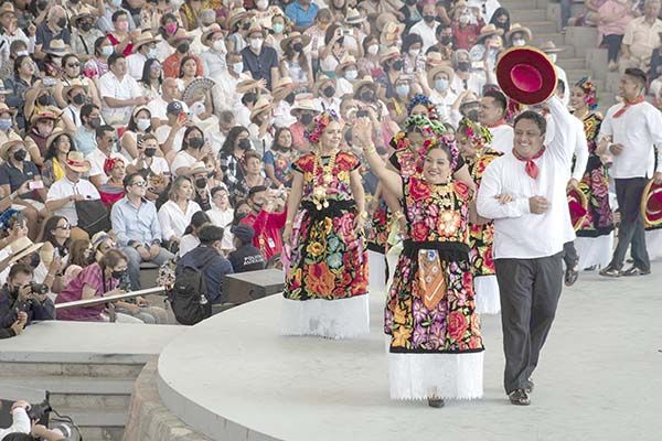 Guelaguetza maravilla a casi 12 mil personas