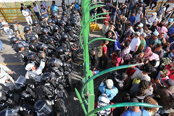 Aumentan 294% ‘muros’ migrantes