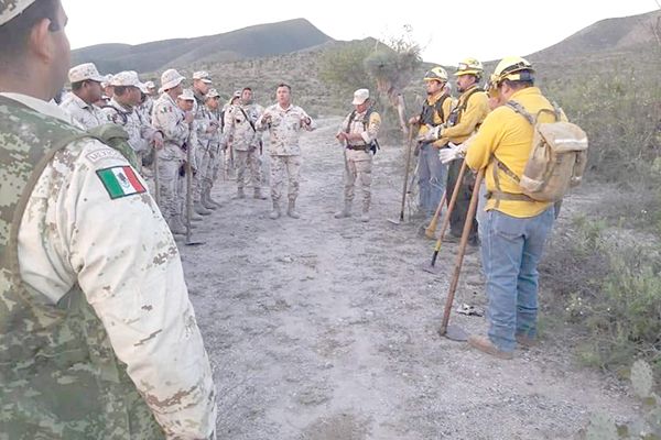 Se une Ejército a combatir incendio