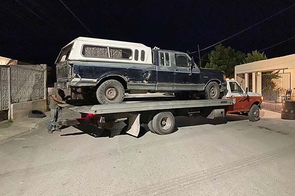 Encuentran policías camioneta robada