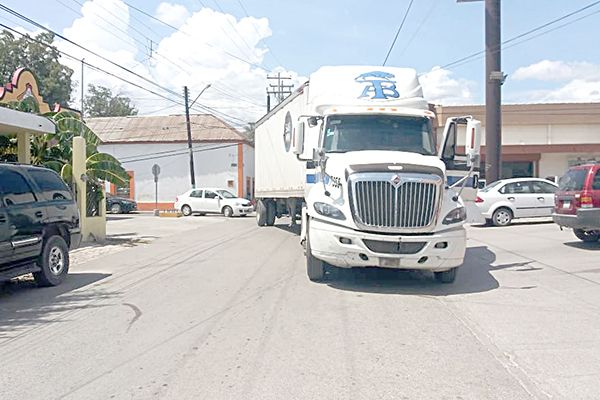 Tumba armatoste líneas telefónicas
