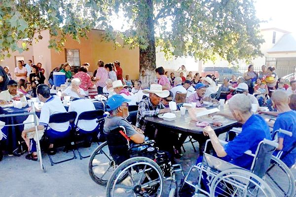 Preparan festejo de los abuelos del asilo