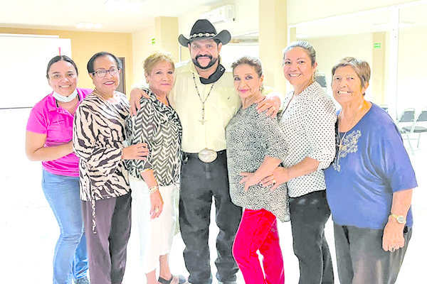 Disfrutan los abuelitos de “Tráfico de Vidas”