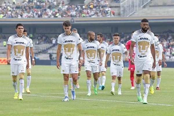 Golea Santos a Pumas y abuchean a Dani Alves