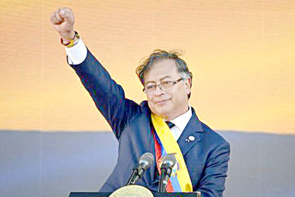 Gustavo Petro asume la presidencia de Colombia con la promesa de frenar al narco