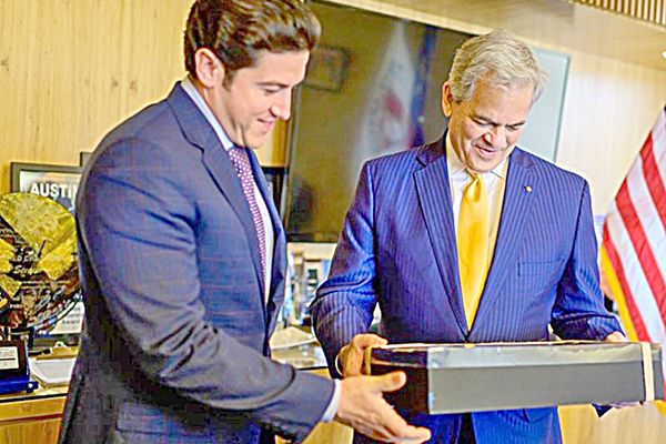 Anuncia Samuel García vuelo directo de Nuevo León a Austin, Texas