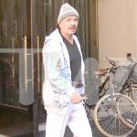 Reaparece Carlos Santana totalmente recuperado